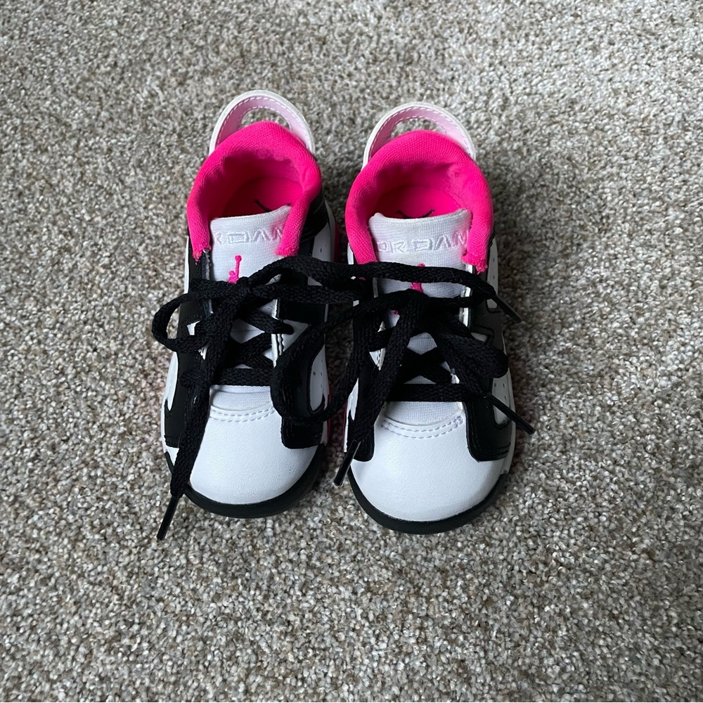 Kid’s Jordans - Picture 3 of 8
